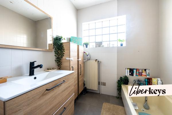 Local commercial et habitation – Emplacement stratégique sur axe passant