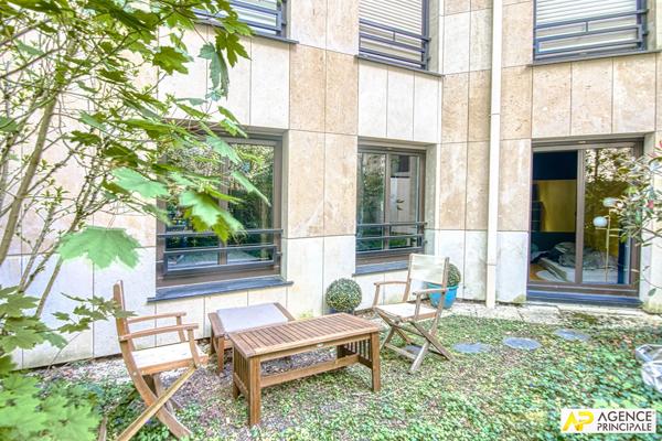 Versailles Clagny Appartement 5 pièces 117.05 m² carrez en rez-de-jardin avec terrasse privative, cave et parking 825 000 € **  - Référence  28442