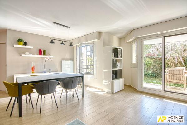 Versailles Clagny Appartement 5 pièces 117.05 m² carrez en rez-de-jardin avec terrasse privative, cave et parking 825 000 € **  - Référence  28442