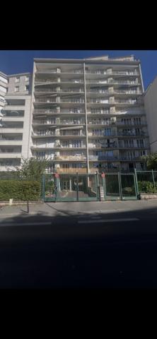 Parking
        
        - 18 m² 25 000 € *
