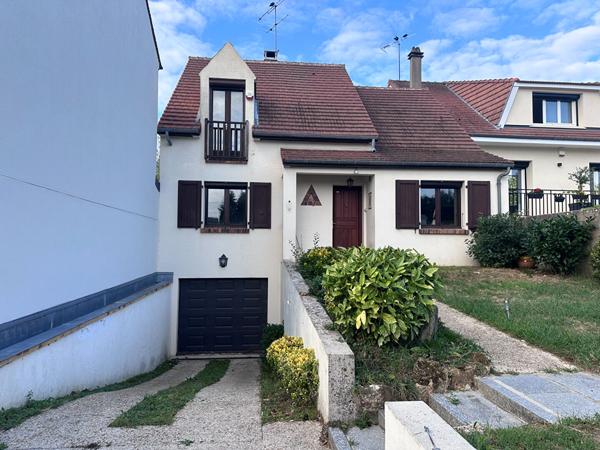 PROCHE CENTRE-VILLE- Maison, DPE D, Chambre en rez-de-chaussée et sous-sol total.