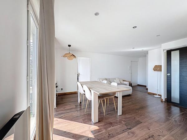 Superbe T3 avec balcon et place de parking privative