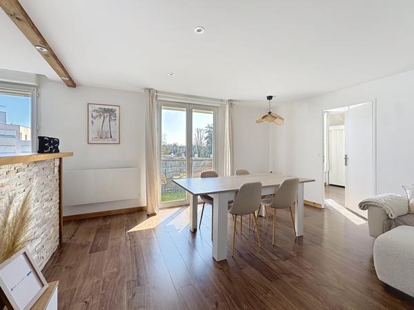 Superbe T3 avec balcon et place de parking privative