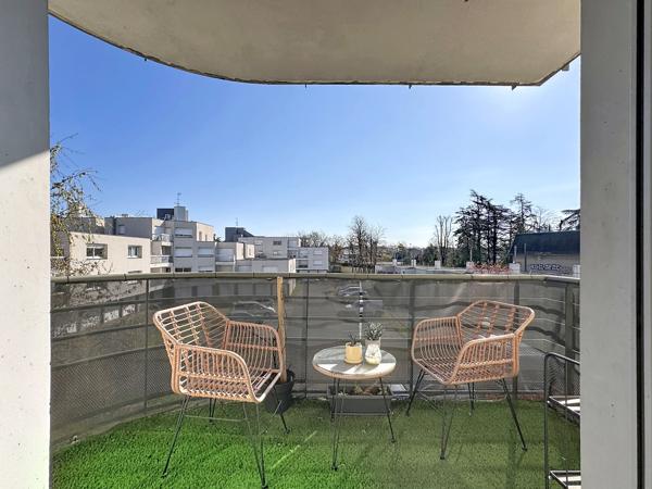 Superbe T3 avec balcon et place de parking privative
