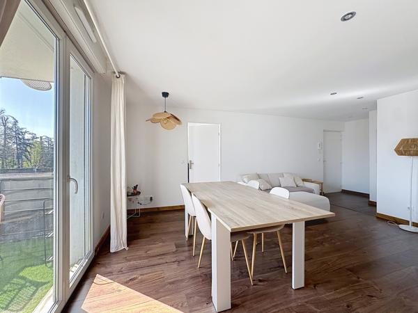 Superbe T3 avec balcon et place de parking privative