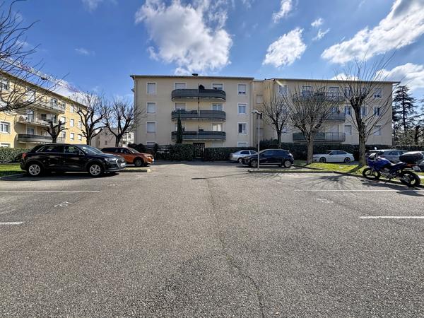 Superbe T3 avec balcon et place de parking privative