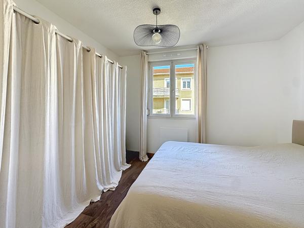 Superbe T3 avec balcon et place de parking privative