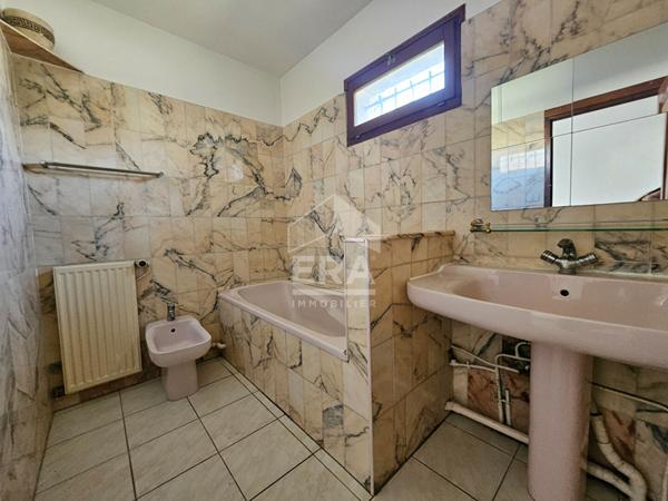 MARSEILLE 15EME VERDURON/LIMITROPHE PENNES-MIRABEAU - Maison T4 de 99 m2 + Garage 67m2 + Studio 37m2 sur une parcelle de 489m2