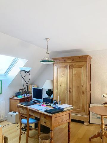 A vendre à moins de 1 kilomètre du centre-ville de Chalonnes sur Loire, maison de plus de 120m² habitable, 4 chambres dont une suite parentale au rez-de-chaussée, et jardin de plus de 900m².