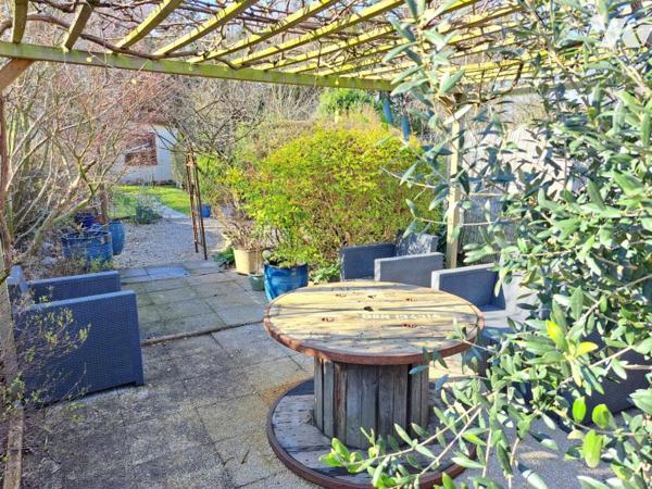 Lambres les Douai maison de ville 3chambres, 2 bureaux, jardin garage. 