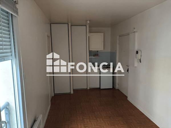 Location Studio 17 m² - 1-3 RUE DES DAMES Paris 75017