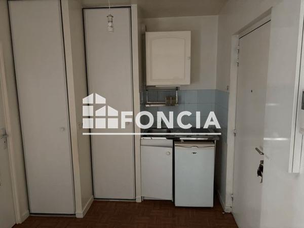 Location Studio 17 m² - 1-3 RUE DES DAMES Paris 75017