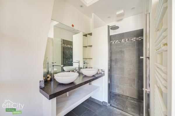 Appartement
         2 pièces
        - 51 m² 650 000 € *