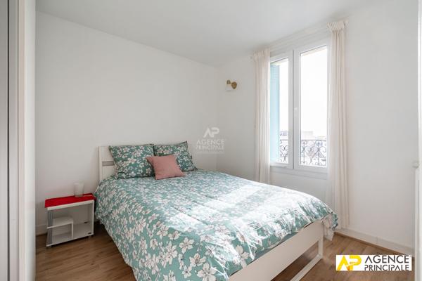 Appartement 2 pièces à vendre au dernier étage en hyper centre de Maisons-Laffitte Loyer 1 050 €/mois charges comprises **  - Référence  4695