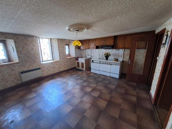 Maison à vendre à Saint-Flour dans le Cantal (15100), ref : 044/1087