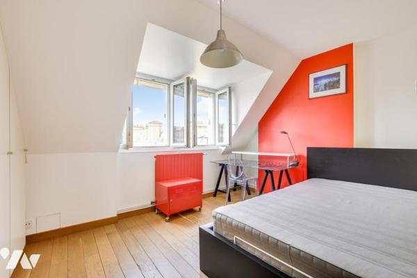Commerce – Appartement familial en dernier étage avec balcon