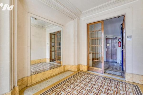 Commerce – Appartement familial en dernier étage avec balcon