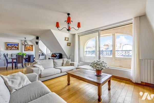 Commerce – Appartement familial en dernier étage avec balcon