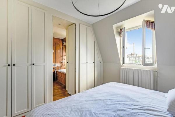 Commerce – Appartement familial en dernier étage avec balcon
