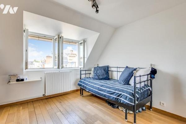 Commerce – Appartement familial en dernier étage avec balcon