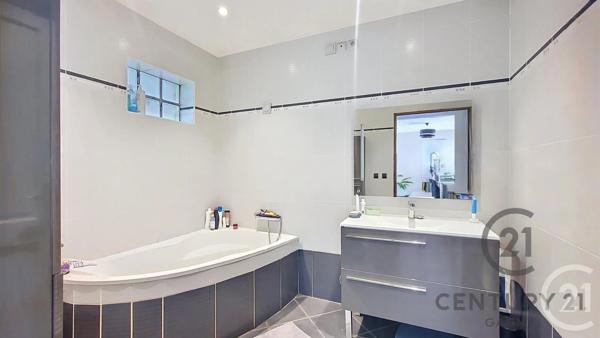 Maison à vendre  5 pièces - 94,68 m 2   NEUILLY SUR MARNE  - 93