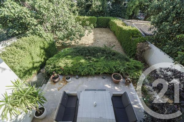 Maison à vendre  9 pièces - 290,70 m 2   VILLEJUIF  - 94