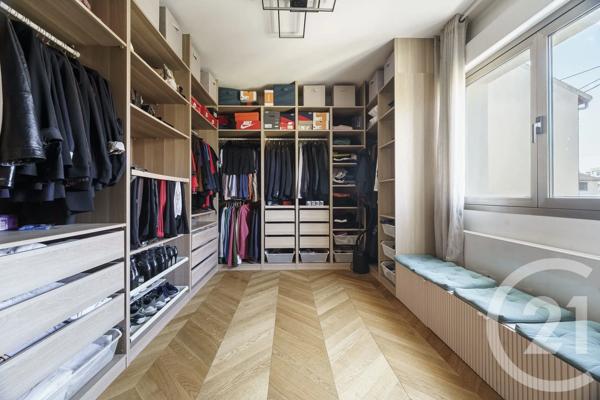 Maison à vendre  9 pièces - 290,70 m 2   VILLEJUIF  - 94