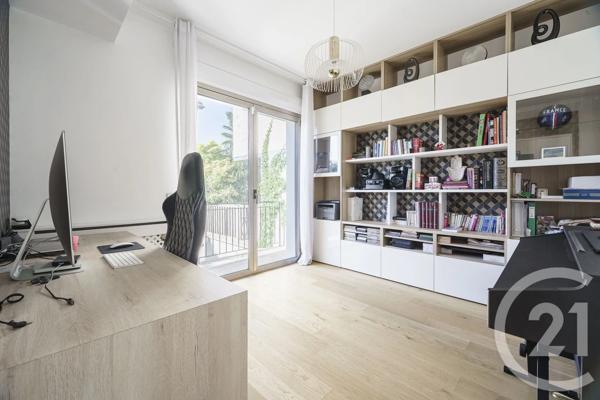 Maison à vendre  9 pièces - 290,70 m 2   VILLEJUIF  - 94