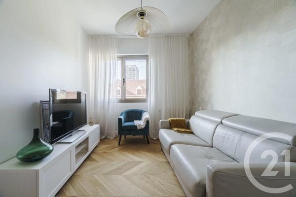 Maison à vendre  9 pièces - 290,70 m 2   VILLEJUIF  - 94