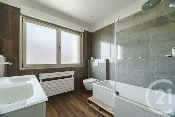 Maison à vendre  9 pièces - 290,70 m 2   VILLEJUIF  - 94