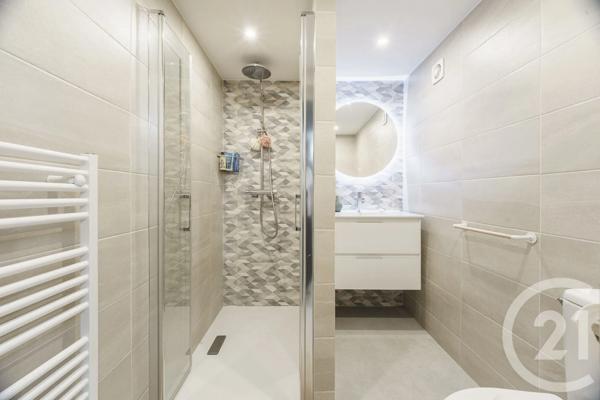 Maison à vendre  9 pièces - 290,70 m 2   VILLEJUIF  - 94