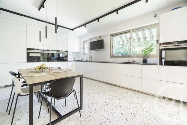 Maison à vendre  9 pièces - 290,70 m 2   VILLEJUIF  - 94