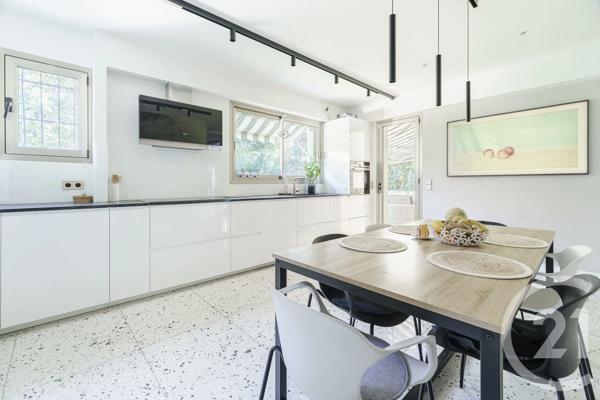 Maison à vendre  9 pièces - 290,70 m 2   VILLEJUIF  - 94