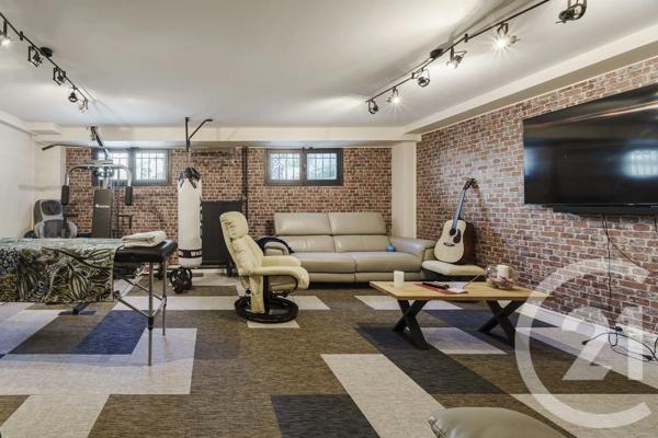 Maison à vendre  9 pièces - 290,70 m 2   VILLEJUIF  - 94