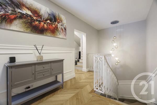 Maison à vendre  9 pièces - 290,70 m 2   VILLEJUIF  - 94
