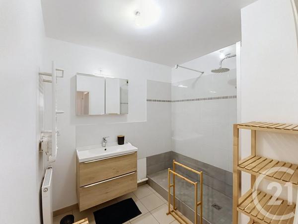 Appartement F3 à vendre  3 pièces - 65,98 m 2   ST DENIS  - 93