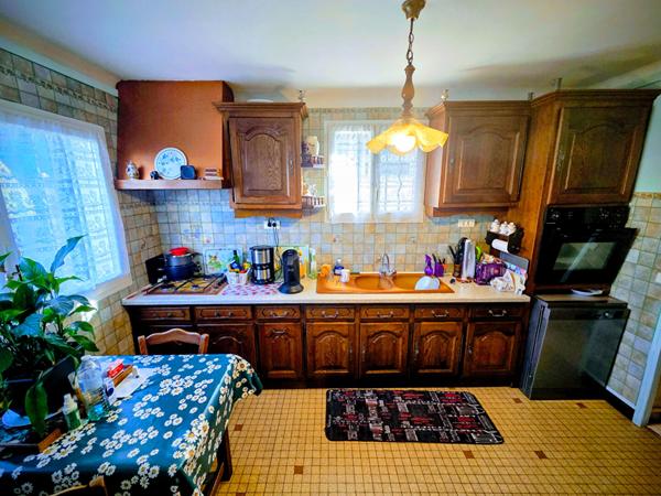 Authenticité & Vie de Plain-Pied au Coeur du Triangle d'Or à VAUJOURS (maison 4 pièces)