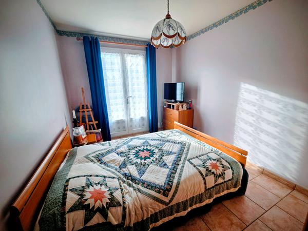 Authenticité & Vie de Plain-Pied au Coeur du Triangle d'Or à VAUJOURS (maison 4 pièces)