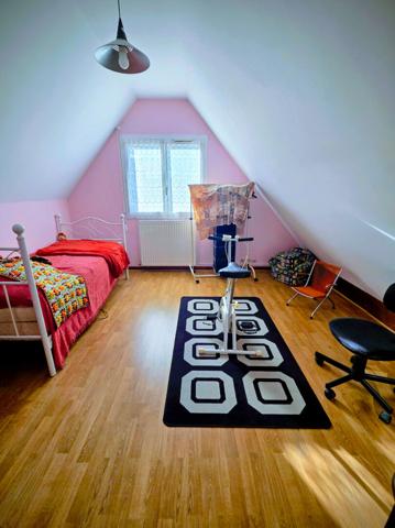 Authenticité & Vie de Plain-Pied au Coeur du Triangle d'Or à VAUJOURS (maison 4 pièces)