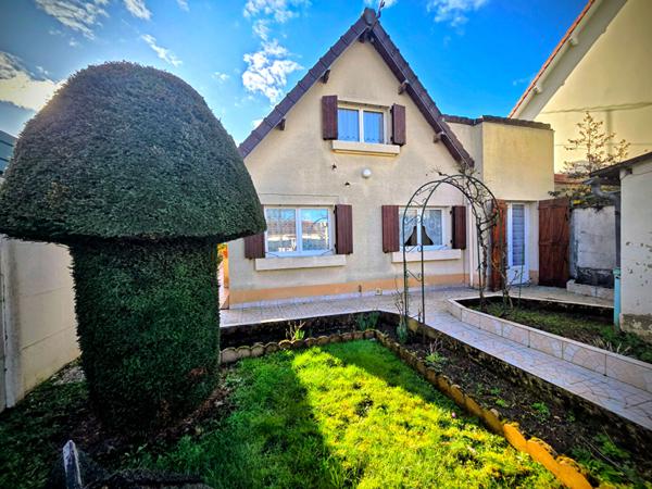 Authenticité & Vie de Plain-Pied au Coeur du Triangle d'Or à VAUJOURS (maison 4 pièces)