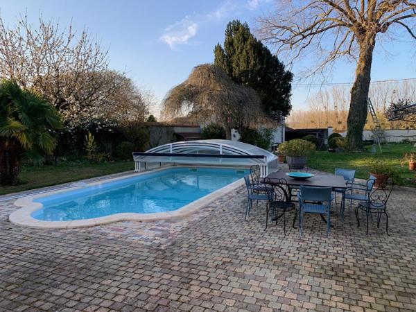 GRANDE MAISON DE MAÎTRE, 10 pièces, piscine, jardin et garage.