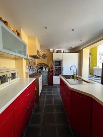 GRANDE MAISON DE MAÎTRE, 10 pièces, piscine, jardin et garage.