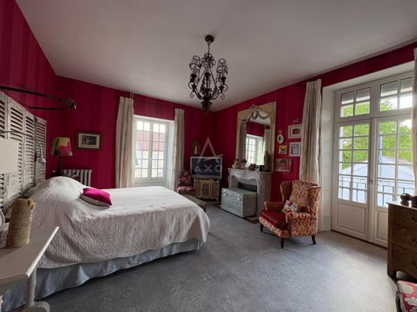 GRANDE MAISON DE MAÎTRE, 10 pièces, piscine, jardin et garage.