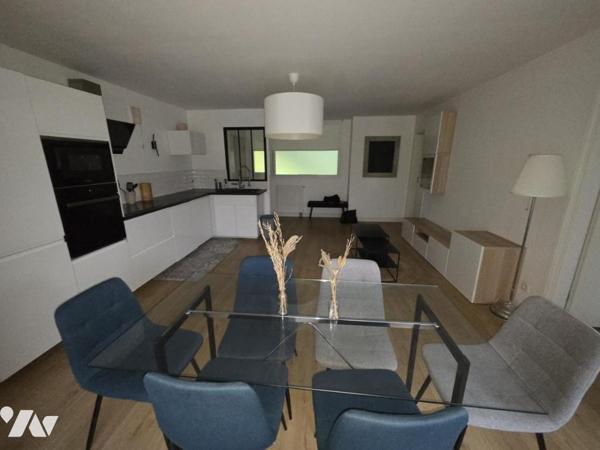 LILLE- QUARTIER DU BOIS HABITE- APPARTEMENT DE  70 M2 AVEC 2 CHAMBRES + BUREAU - BALCON - PARKING-
