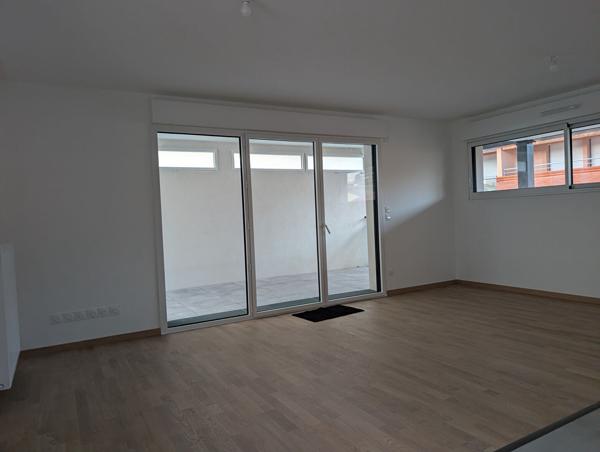 A VENDRE COEUR SAINT CYPRIEN - T3 79M² - Terrasse - Parking