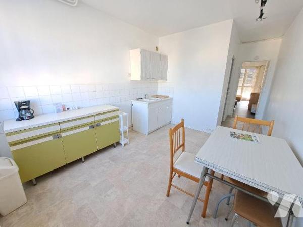 HYPER CENTRE VILLE - AU PIED DU TRAMWAY
Appartement au 5ème étage avec ascenseur comprenant gr...