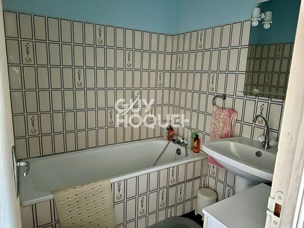 SALSIGNE - Maison de village + courette + remise