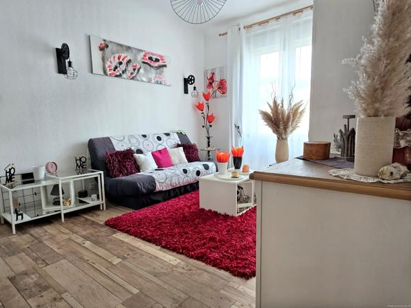 Appartement en ville : terrasse, garage et vue sur la colline !