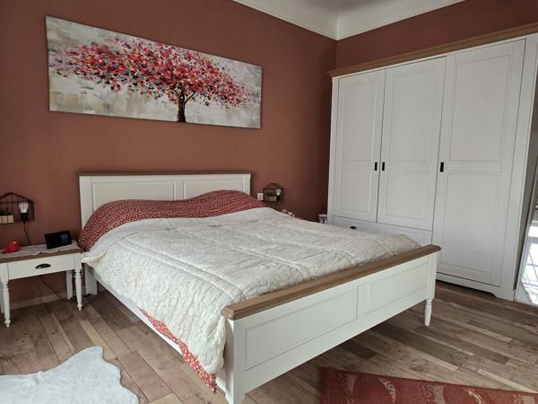 Appartement en ville : terrasse, garage et vue sur la colline !