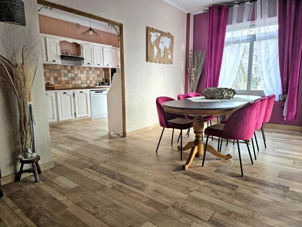 Appartement en ville : terrasse, garage et vue sur la colline !